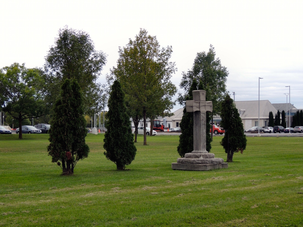 # laval (saint-vincent-de-paul) face au 555 montée saint-françois Gérald Arbour N1